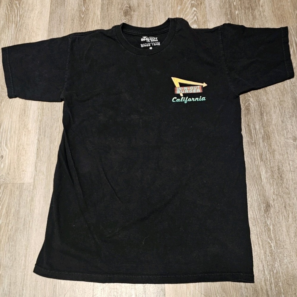 In N Out Burger California Sunset Palm Trees Graphic T Shirt- Cotton. Faded‎